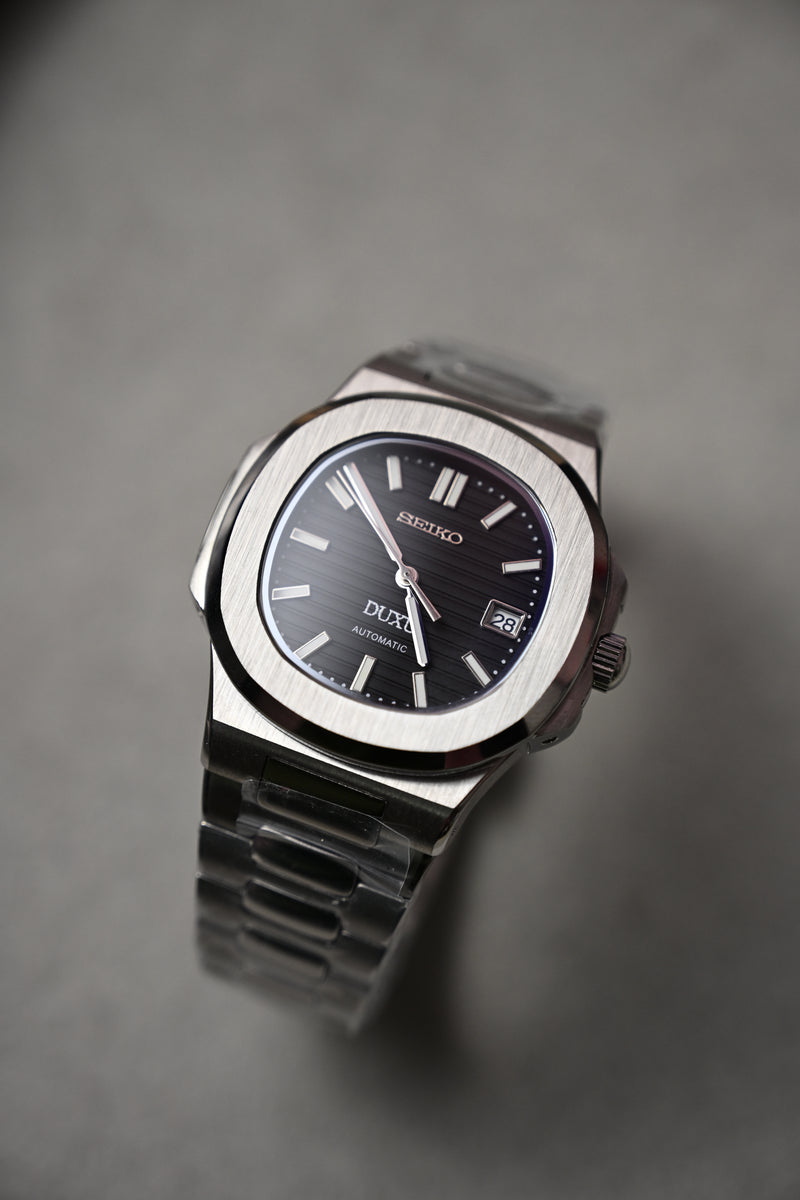 Nautilus custom, cadran negru