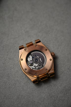 Royal Oak Rose – spatele carcasei cu mecanismul vizibil