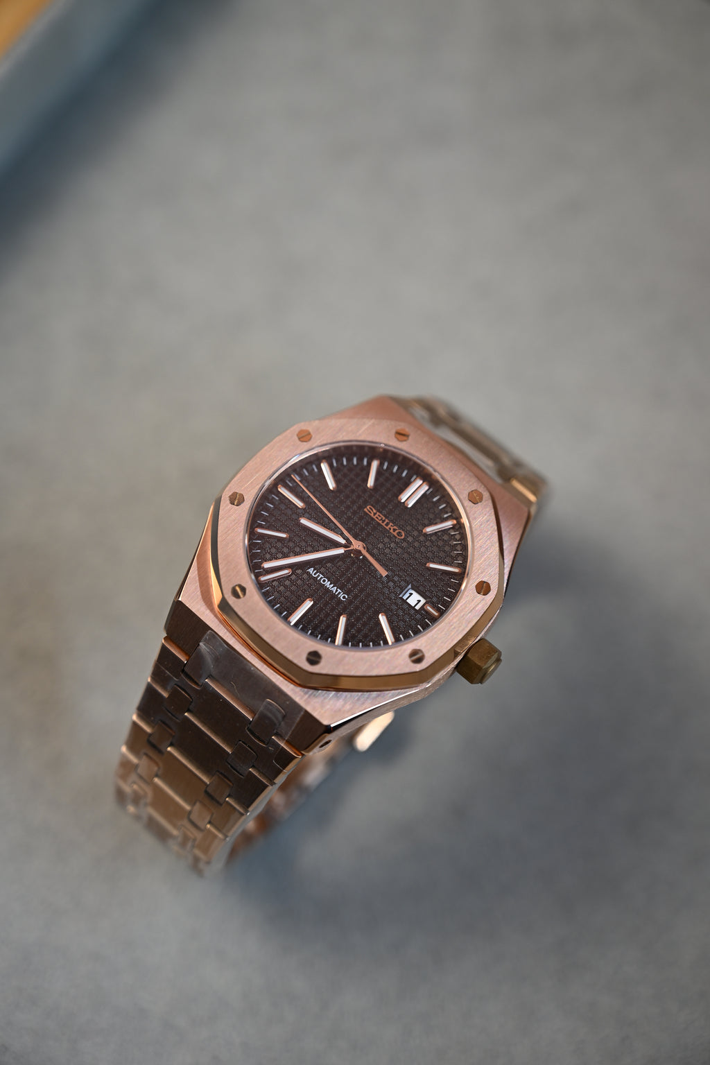 Royal Oak Rose – ceas asamblat de Alexie Collection