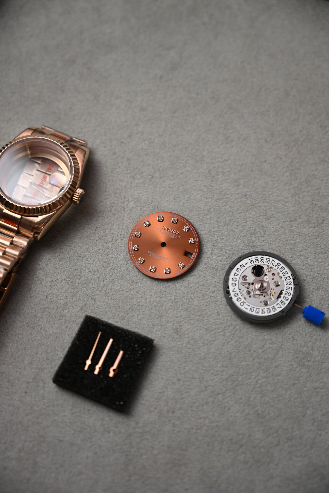 Datejust Full Rose Gold Diamonds – piese înainte de asamblare