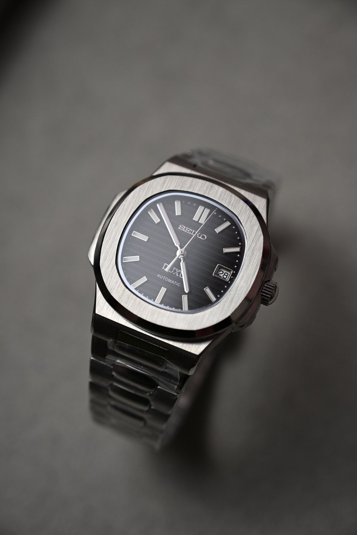 Nautilus custom, cadran negru