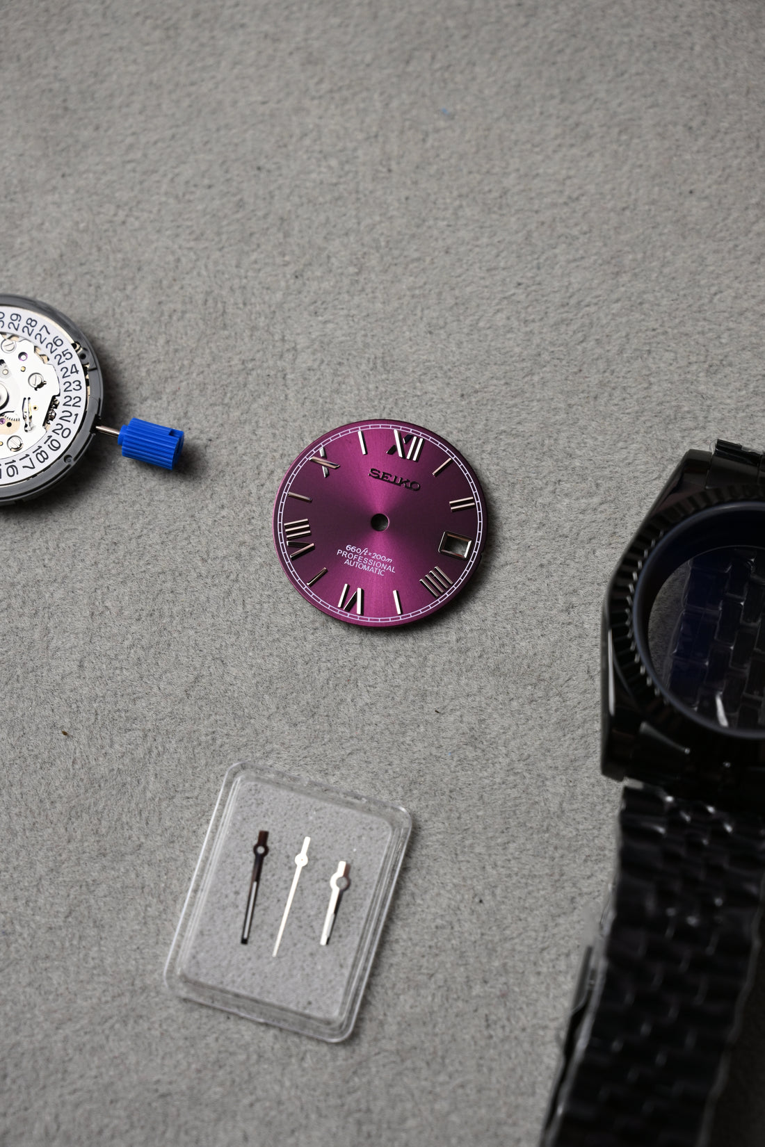 Datejust Black Purple – piese înainte de asamblare