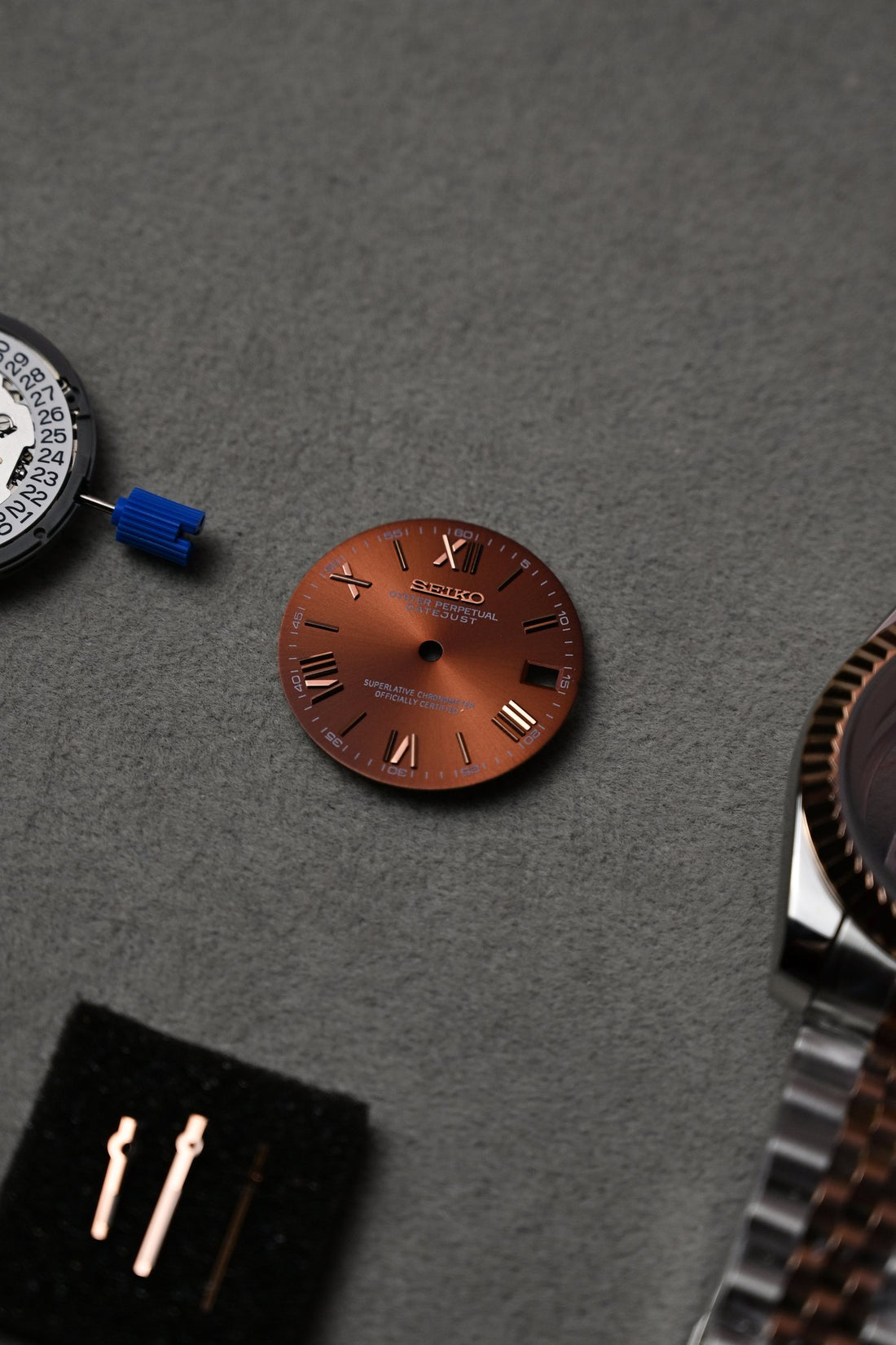 Datejust Two Tone Rose – piese înainte de asamblare