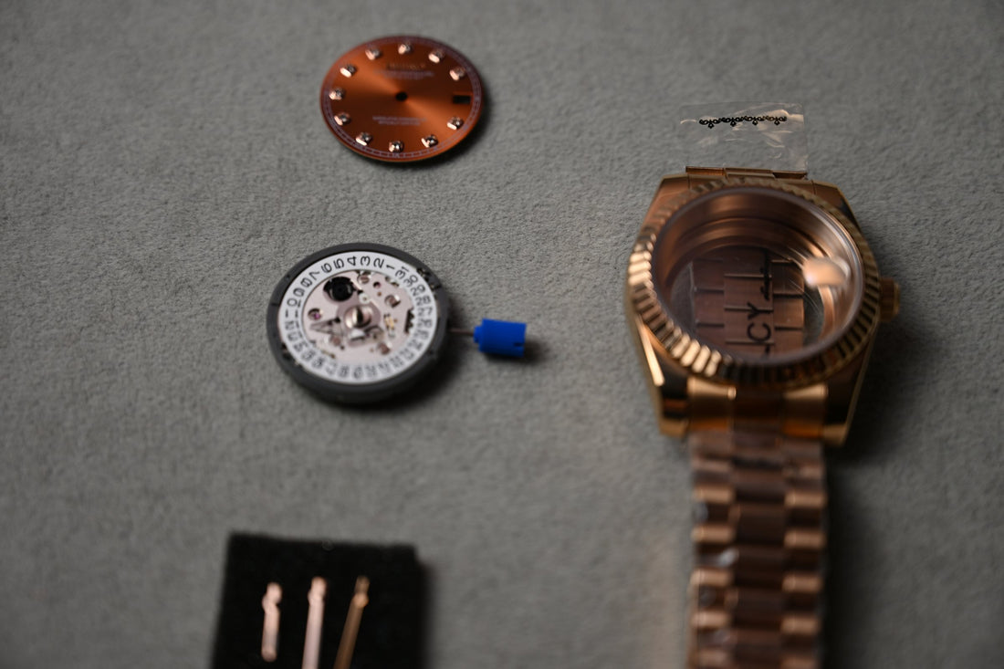 Datejust Full Rose Gold Diamonds – piese înainte de asamblare