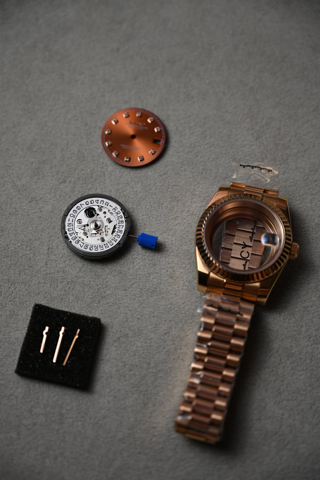 Datejust Full Rose Gold Diamonds – piese înainte de asamblare