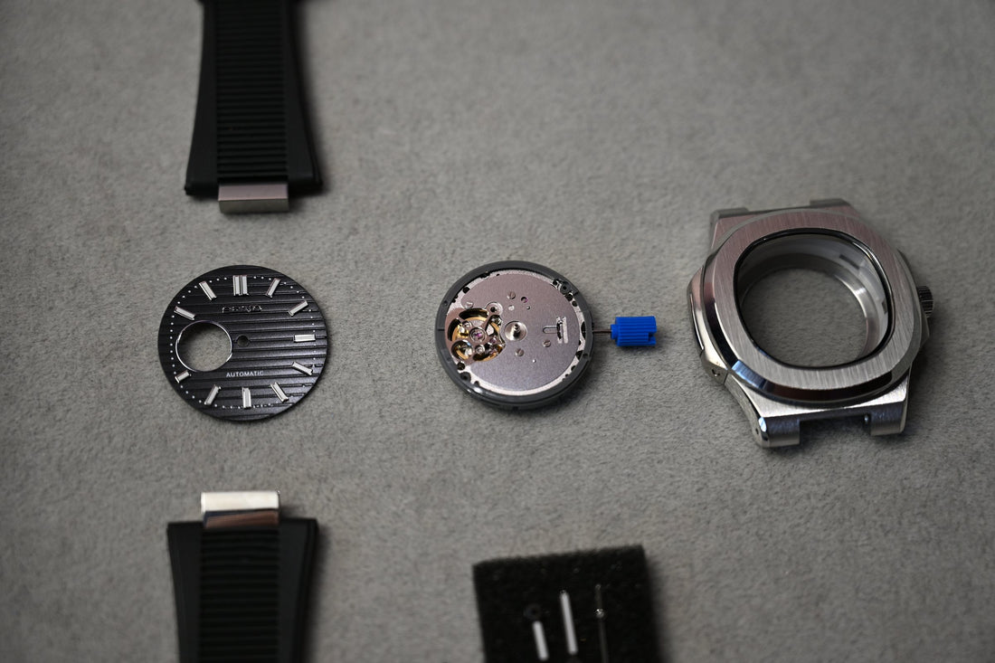 Nautilus Open Heart Black – piese înainte de asamblare