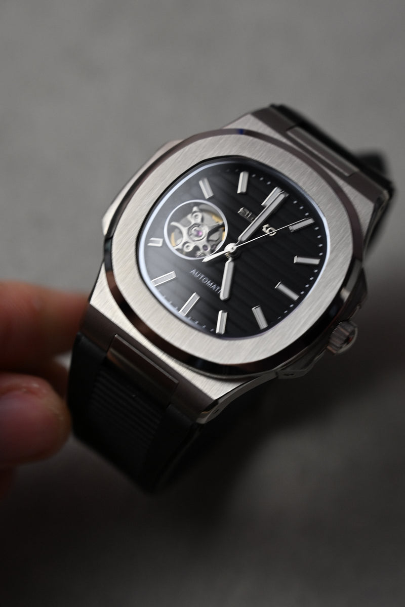 Nautilus Open Heart Black