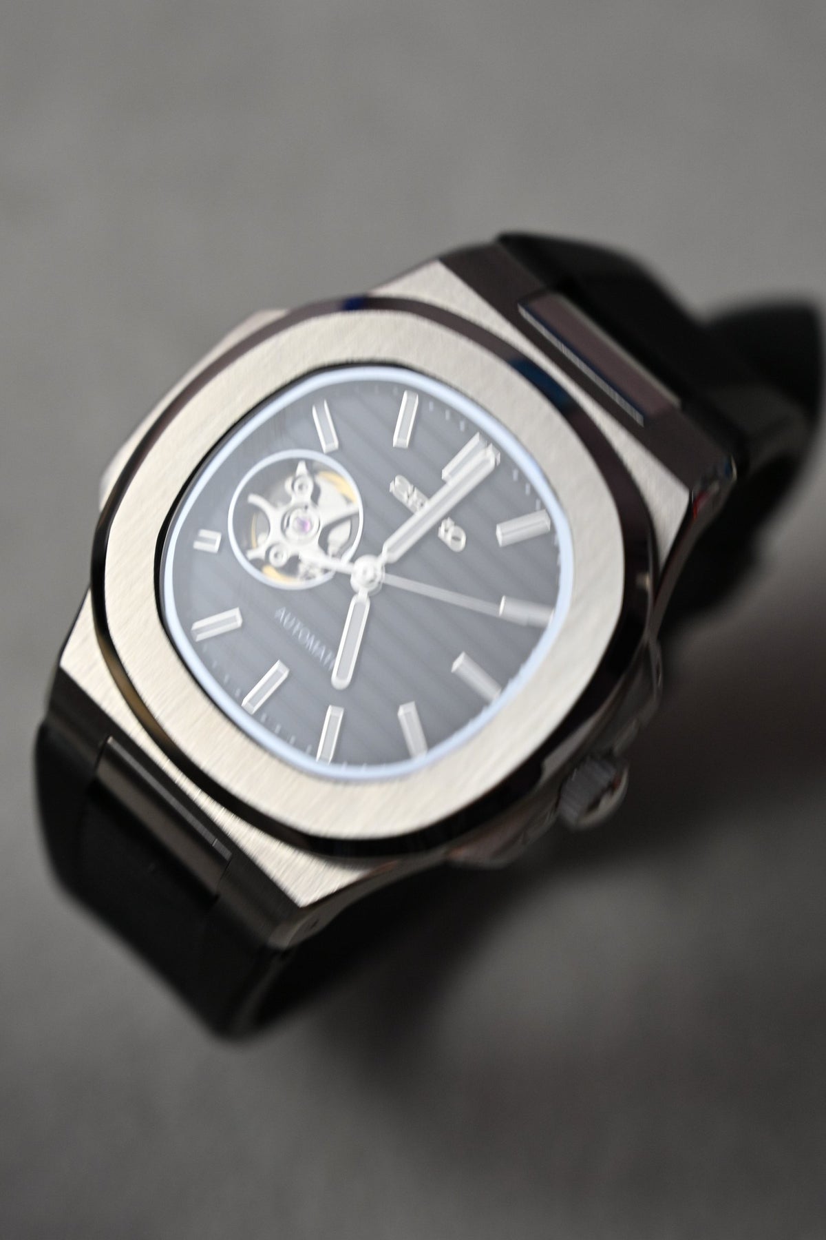 Nautilus Open Heart Black – ceas asamblat de Alexie Collection