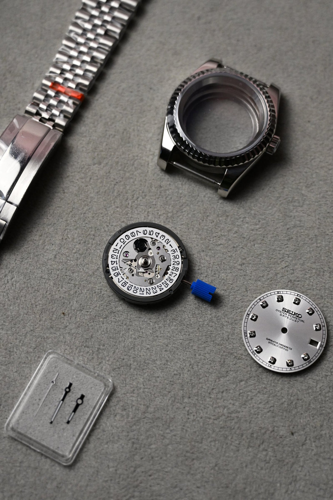Datejust Silver Diamonds – piese înainte de asamblare