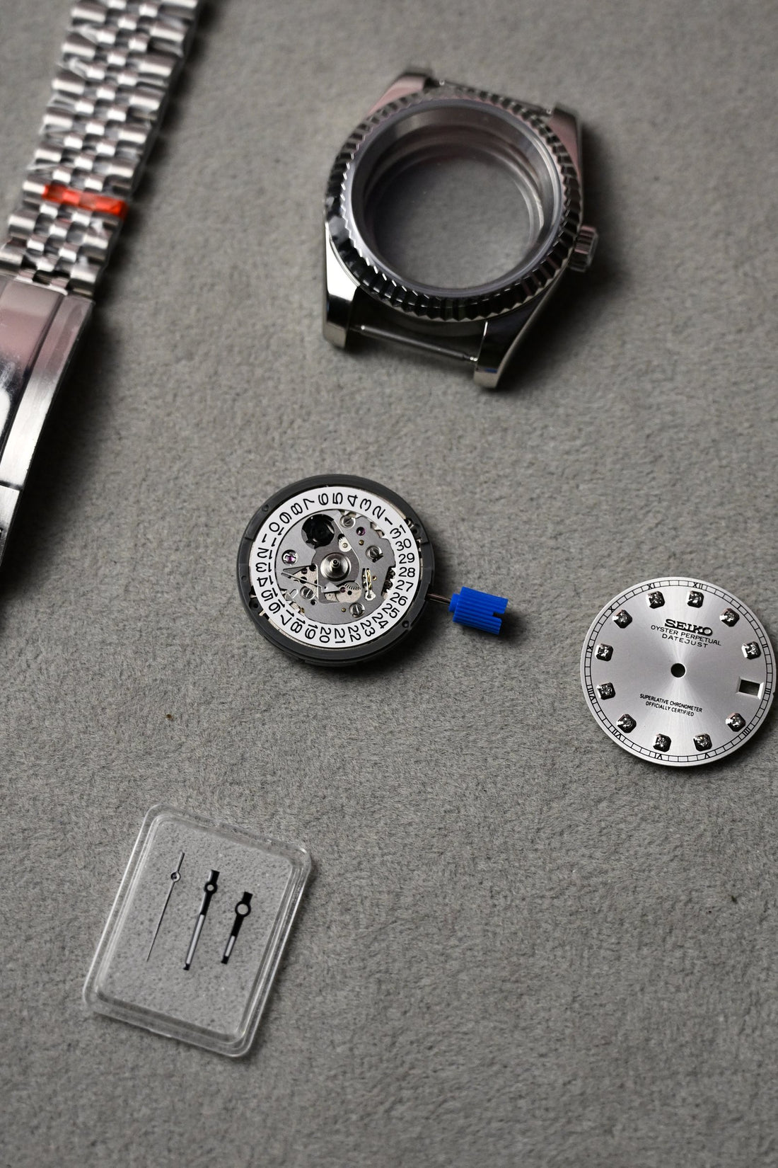 Datejust Silver Diamonds – piese înainte de asamblare