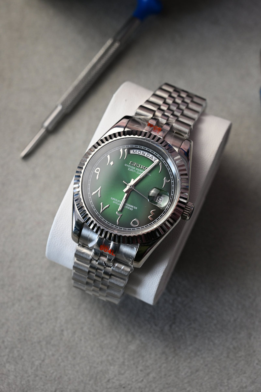 Day-Date Green Arab – ceas asamblat de Alexie Collection