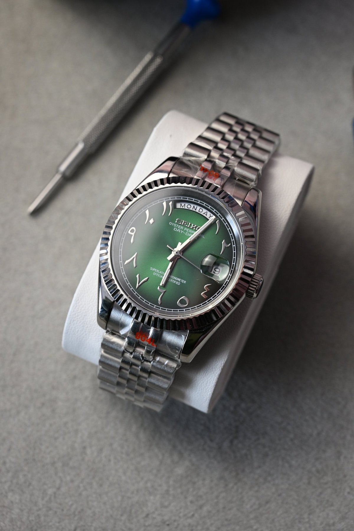 Day-Date Green Arab – ceas asamblat de Alexie Collection