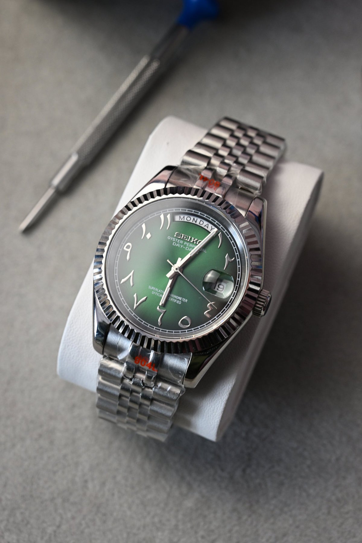 Day-Date Green Arab – ceas asamblat de Alexie Collection