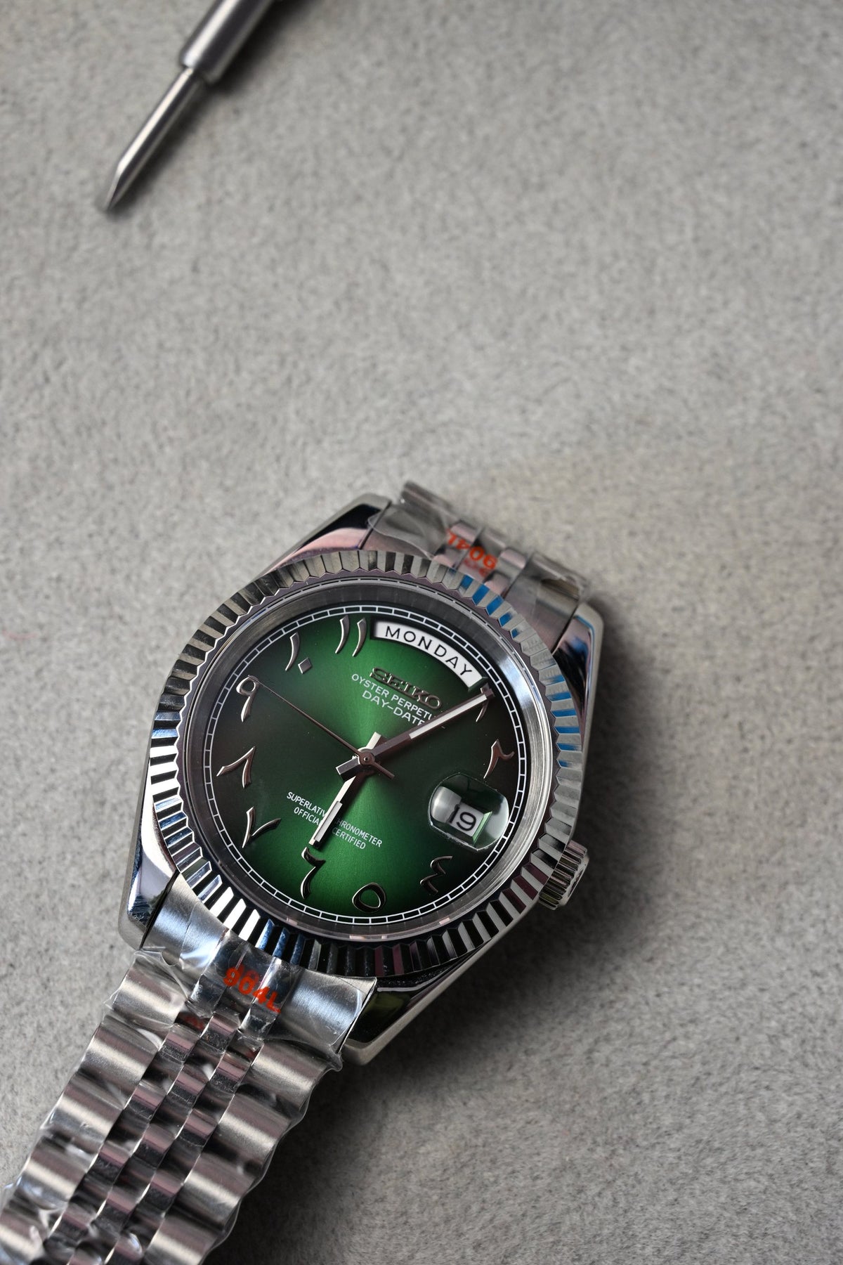 Day-Date Green Arab – ceas asamblat de Alexie Collection